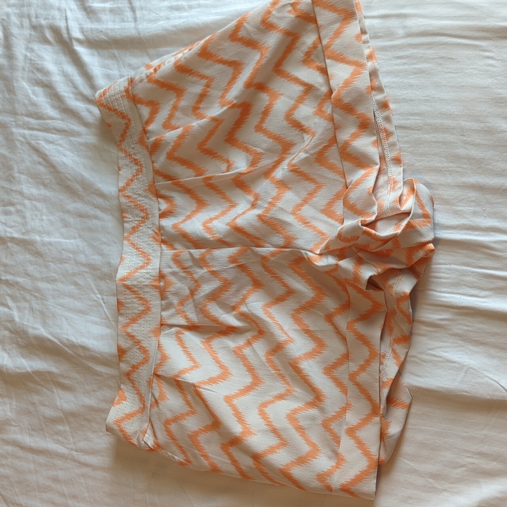 lightweight peach and cream chevron print short